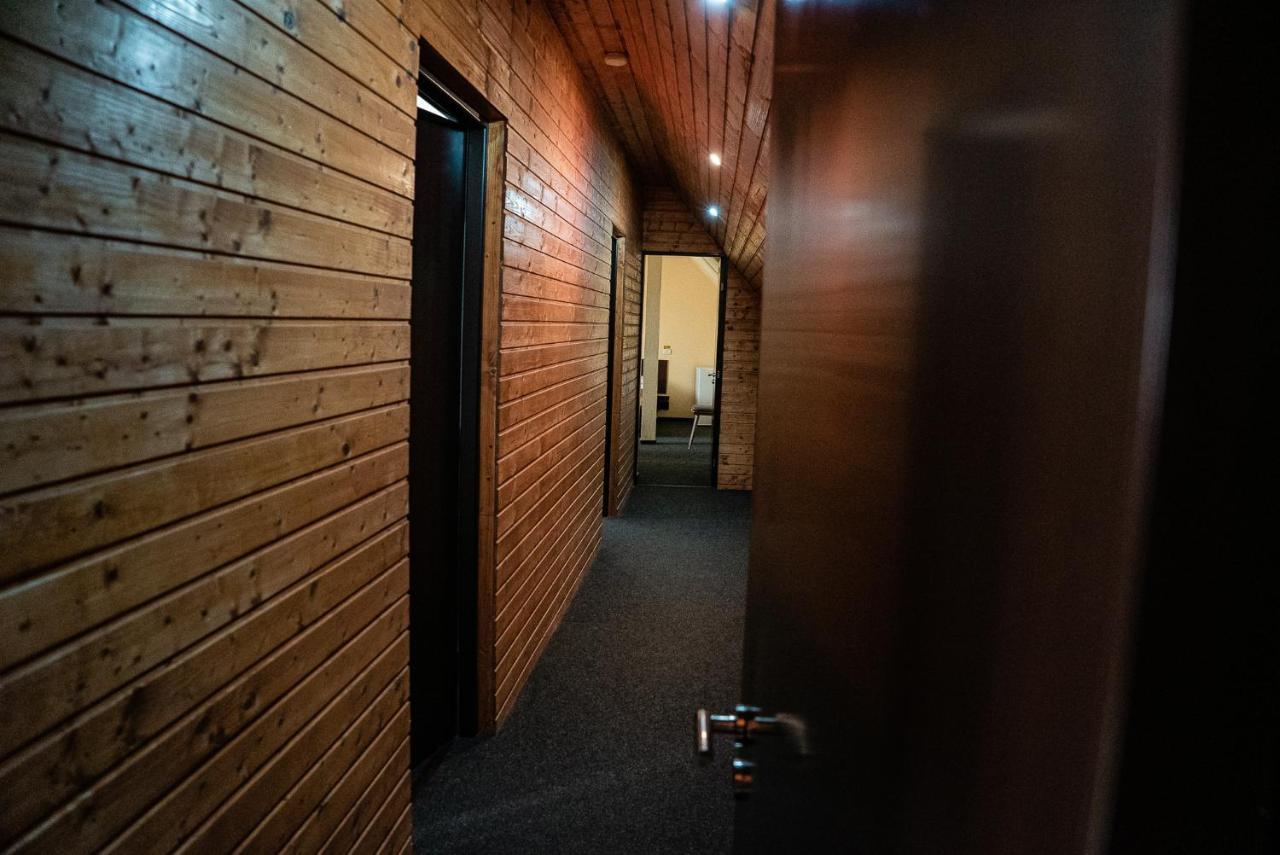 Casa Gorjeneasca Hotell Târgu Jiu Eksteriør bilde