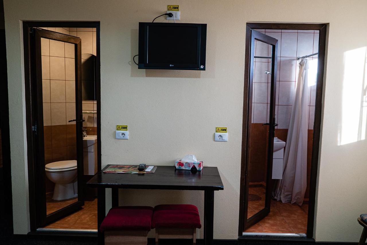 Casa Gorjeneasca Hotell Târgu Jiu Eksteriør bilde